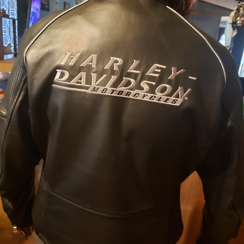 Womens xl leather harley davidson jacket